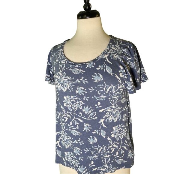 Lucky Brand Women’s Xs Blue Floral Pullover Knit Top Short Flutter Sleeves - Picture 1 of 4